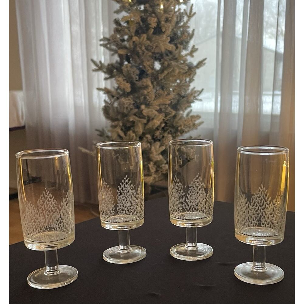 Set of 4 Vintage Etched Cordial Glasses – Evergreen/Pine Tree Motif – Unmarked